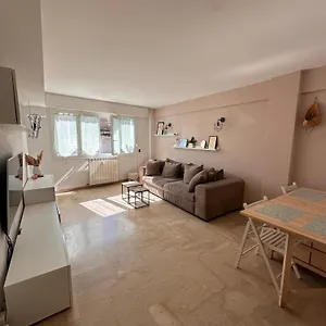 Appartement Spacieux Deux Pieces, Le Cannet